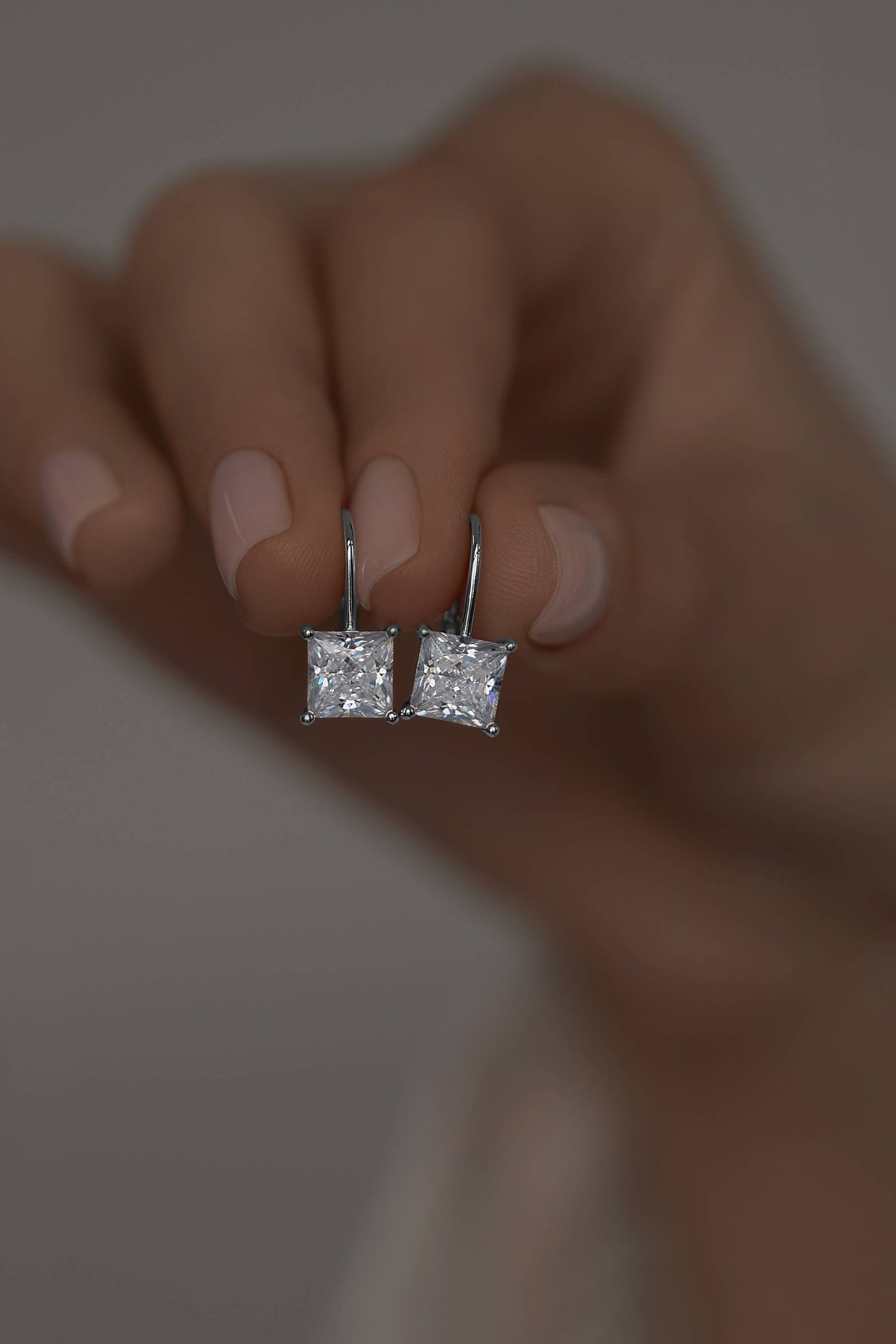 Earrings on French Lock with diamond imitation in Cushion cut