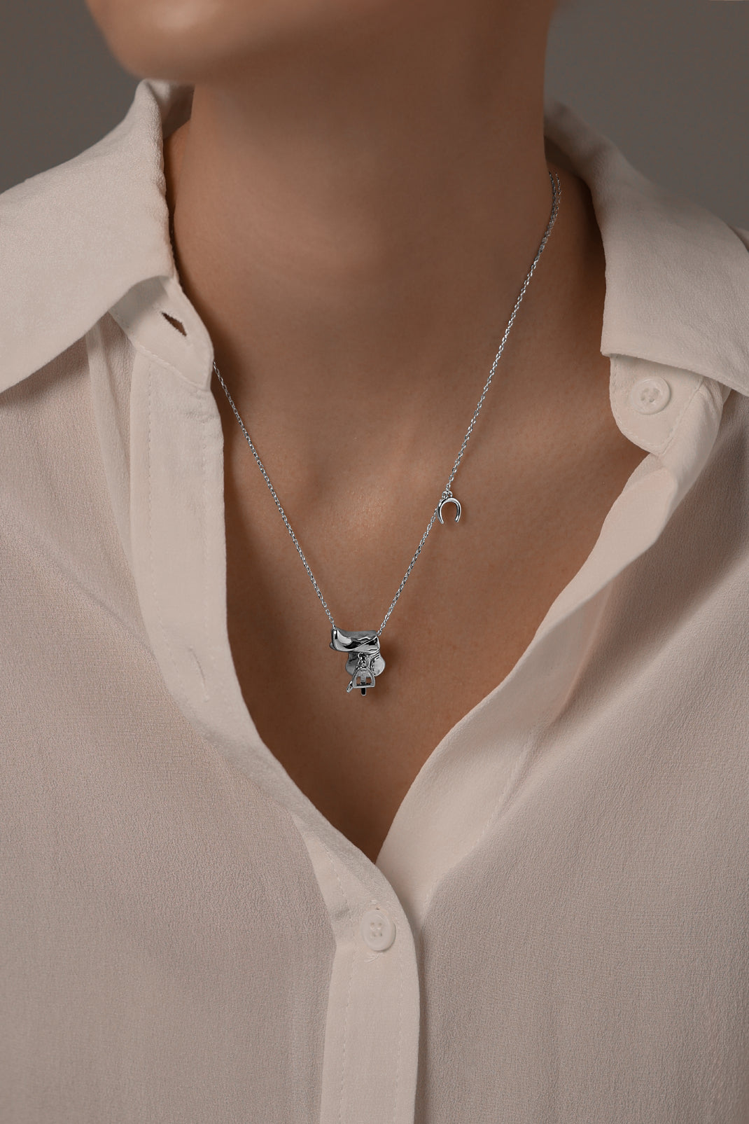 Necklace Saddle