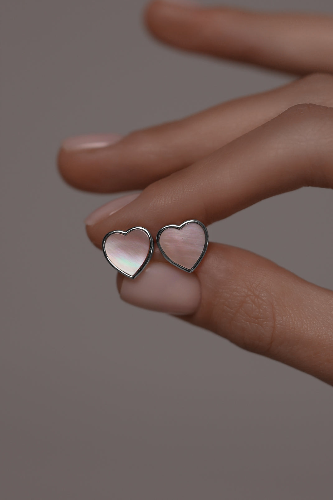 Earstuds Heart with pink mother of pearl