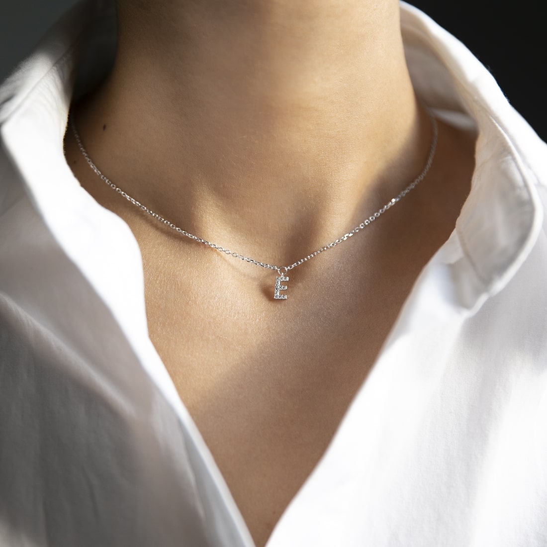 Necklace with letter E 40 cm
