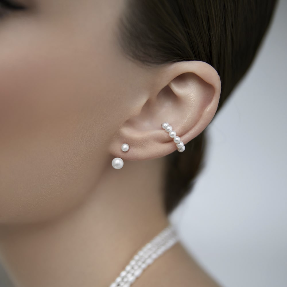 Pearl earrings-jackets