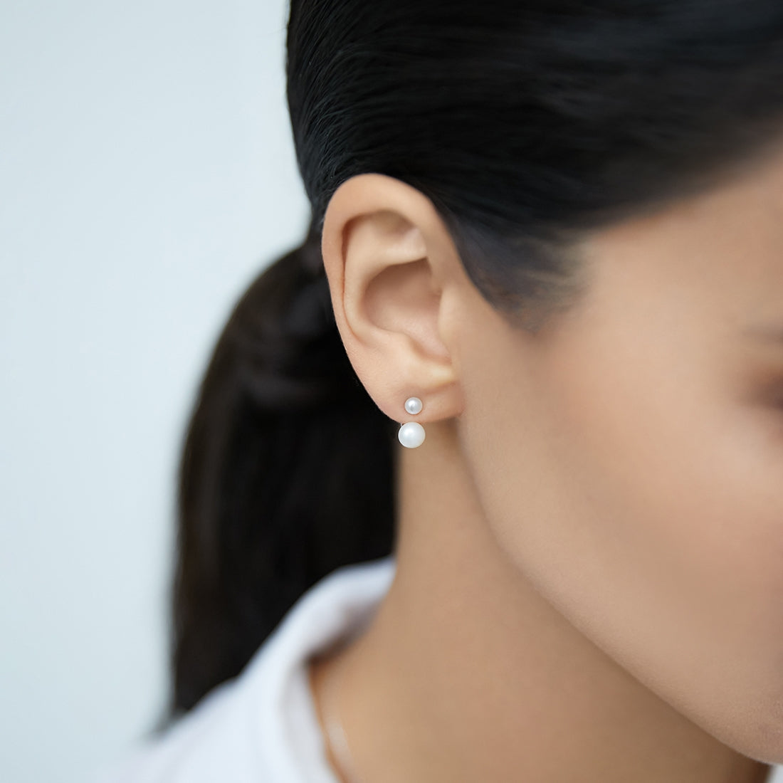Pearl earrings-jackets