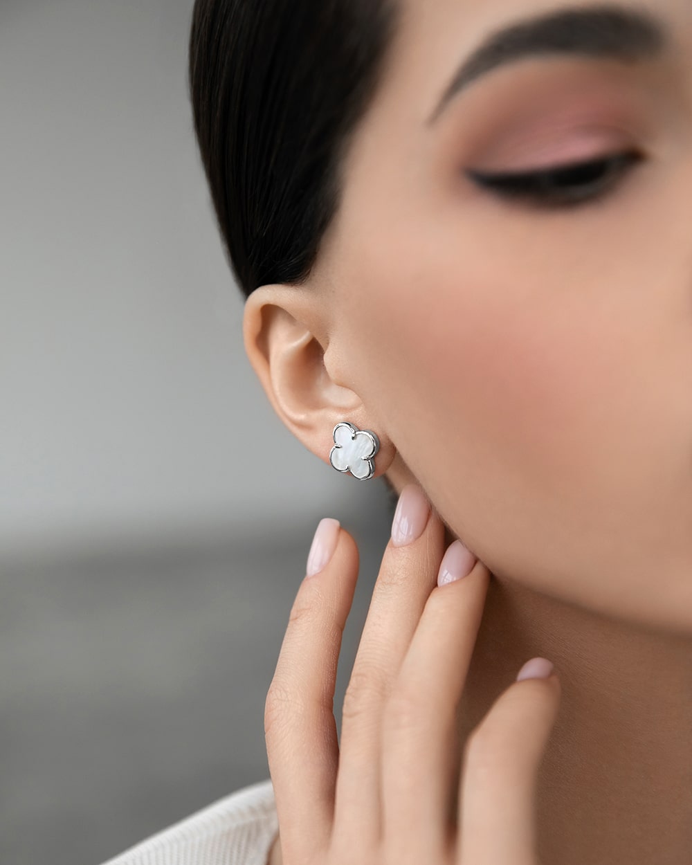 Clover earrings with mother of pearl