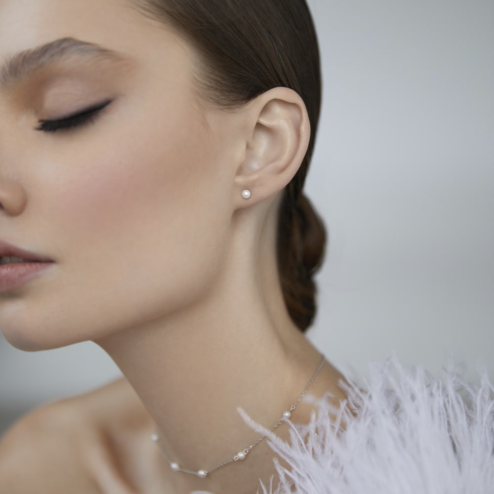 Classic pearl earrings