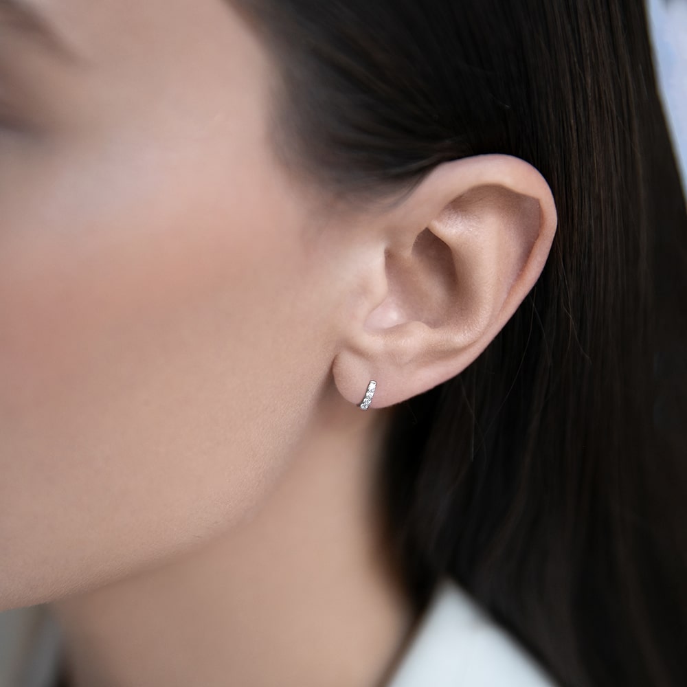 Huggies-earring with stones 7 mm