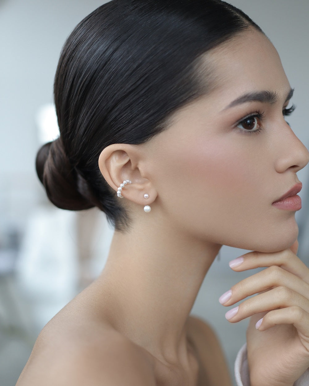 Pearl earrings-jackets