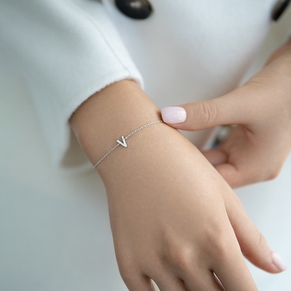 Bracelet with letter V