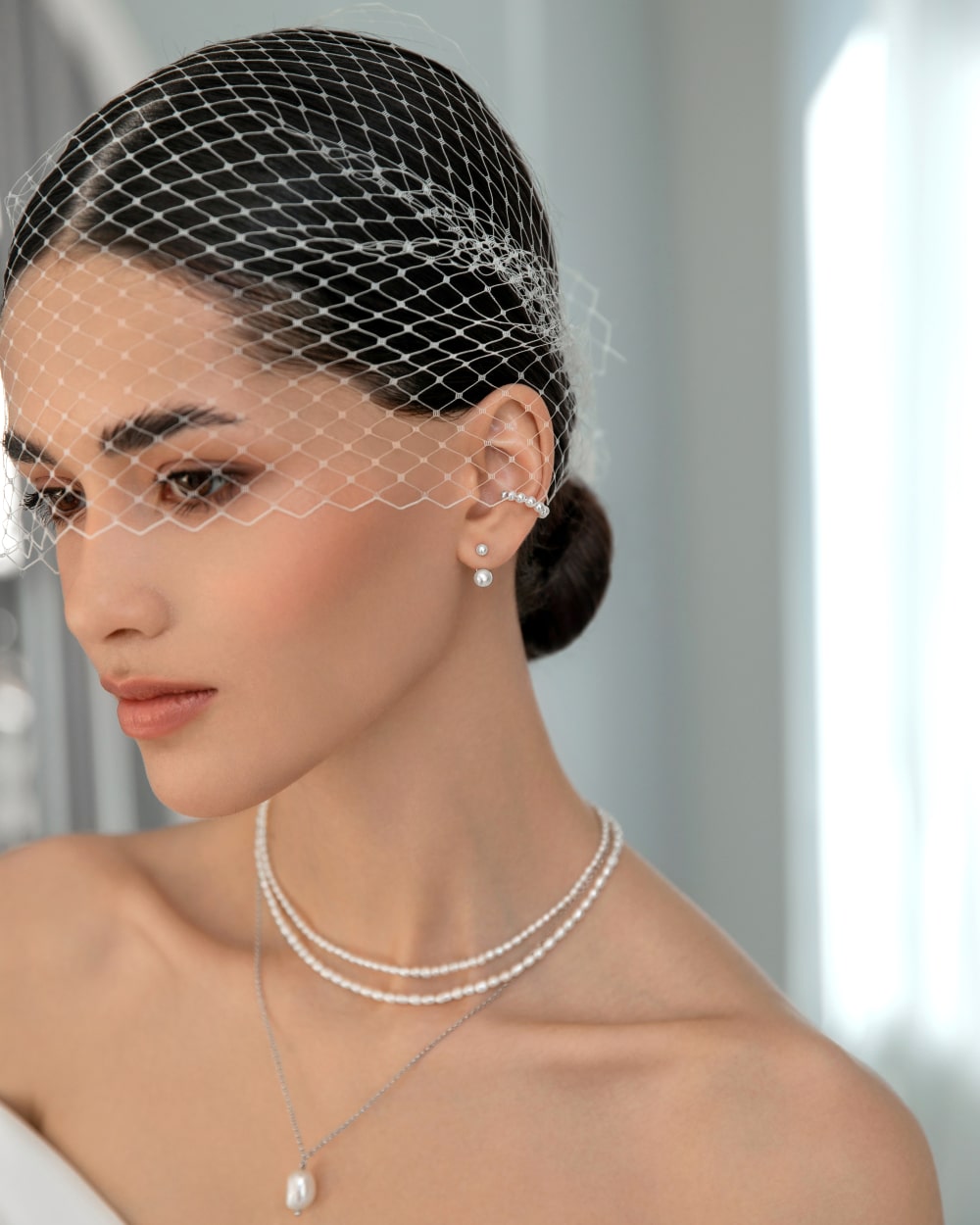 Pearl earrings-jackets