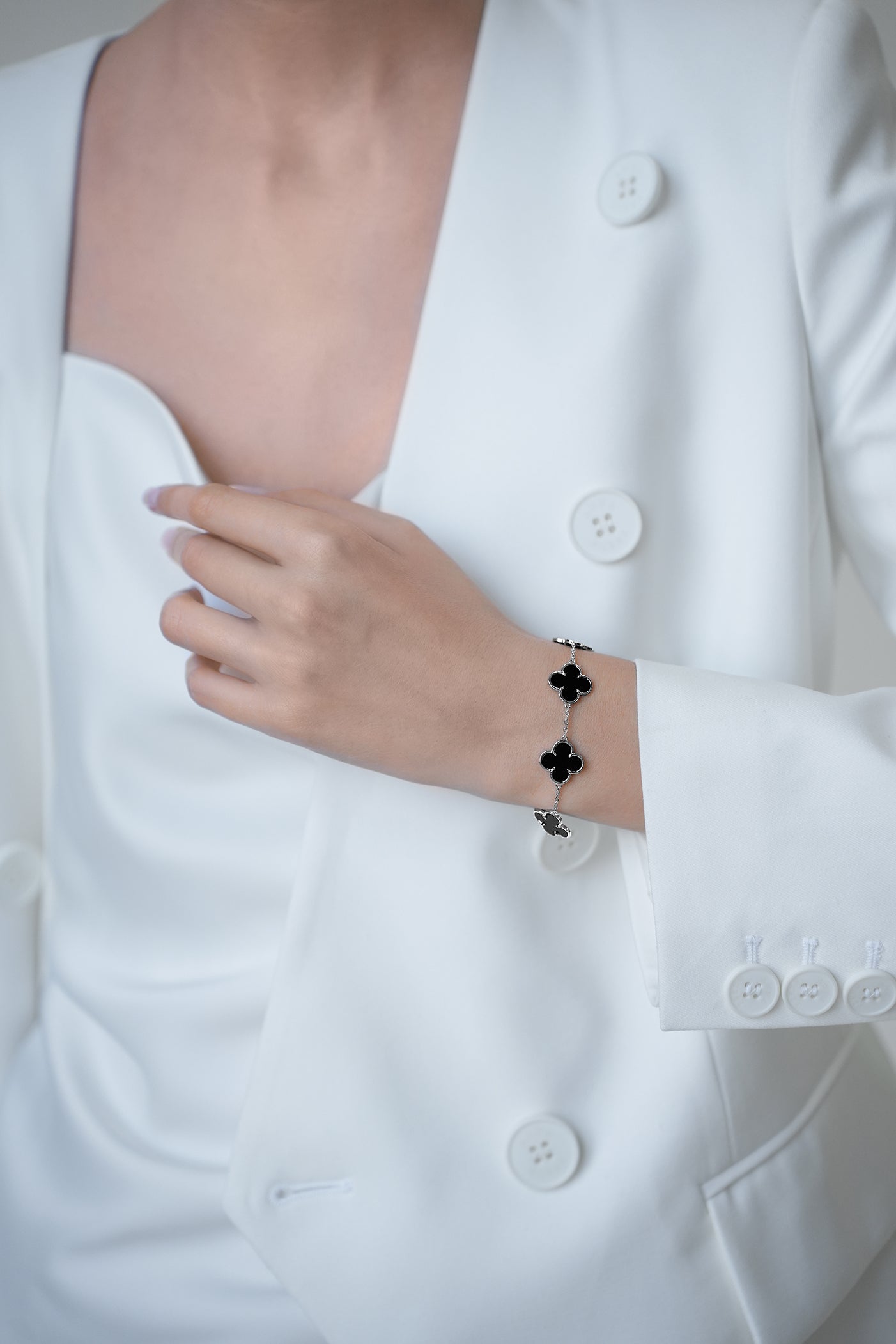 Bracelet with Onyx Clovers