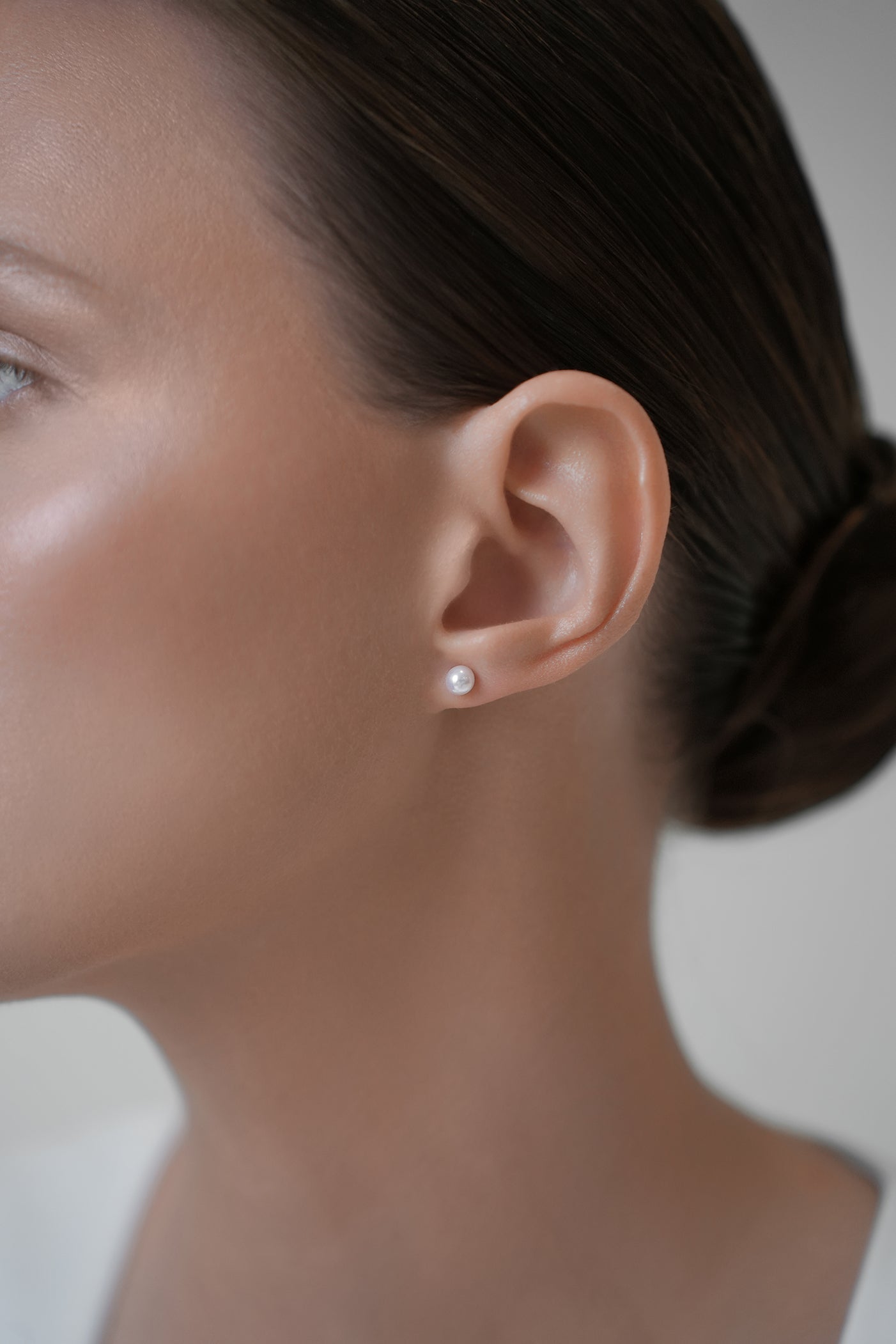 Pearl studs