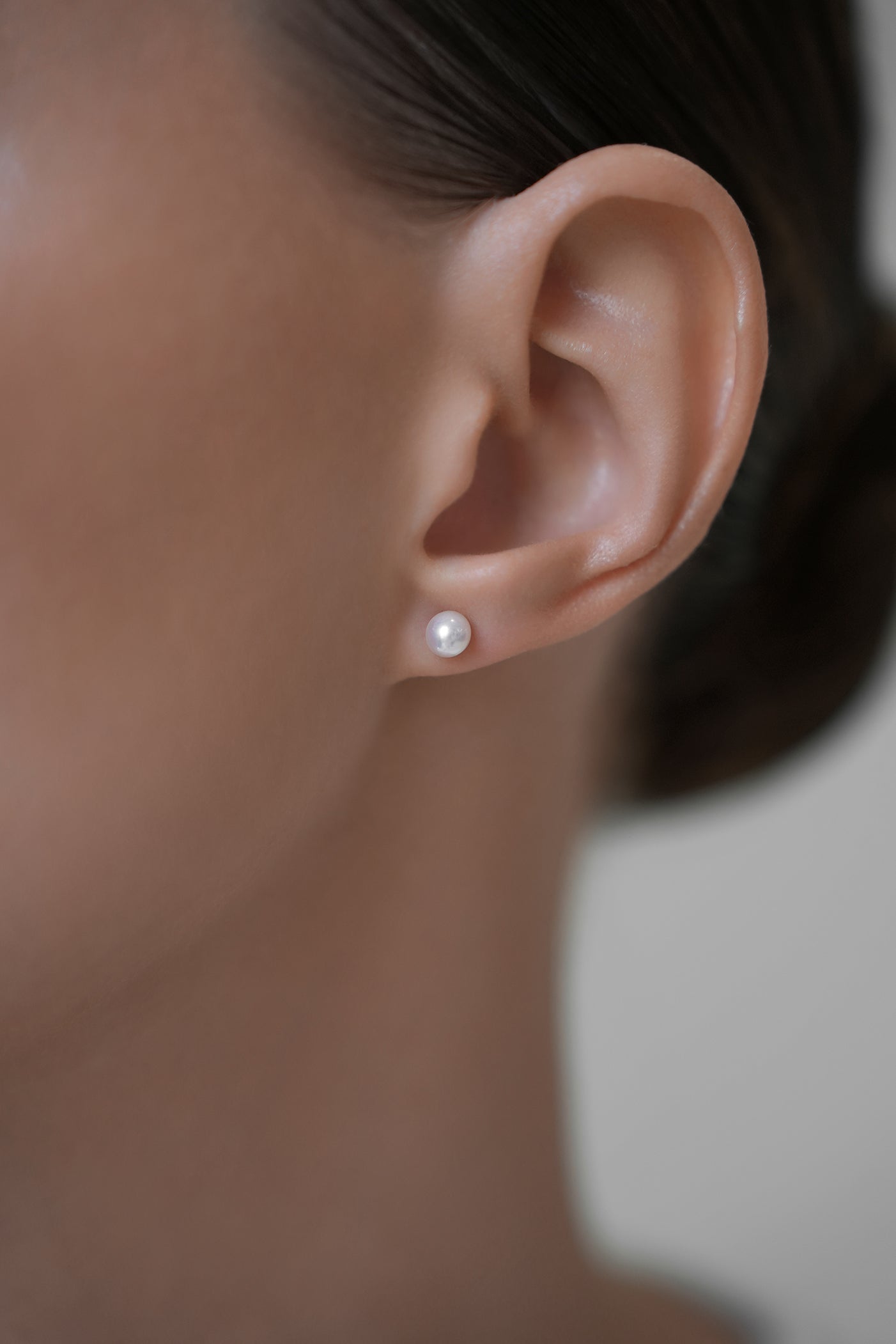 Pearl studs