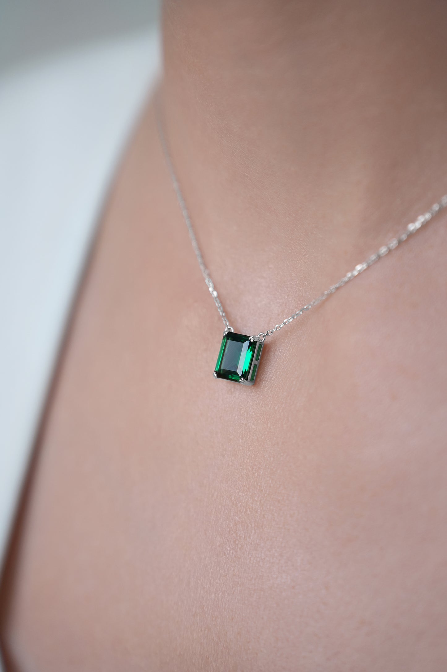 Necklace with green stone in baguette cut