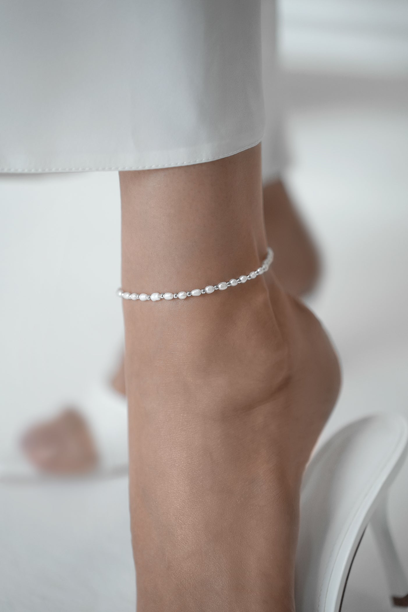Anklet with small pearls and balls