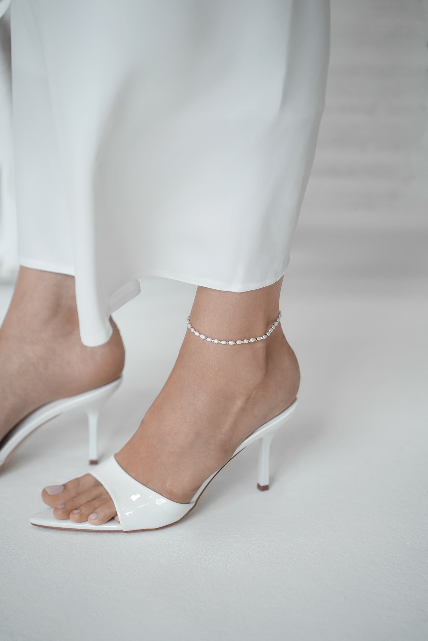 Anklet with small pearls and balls