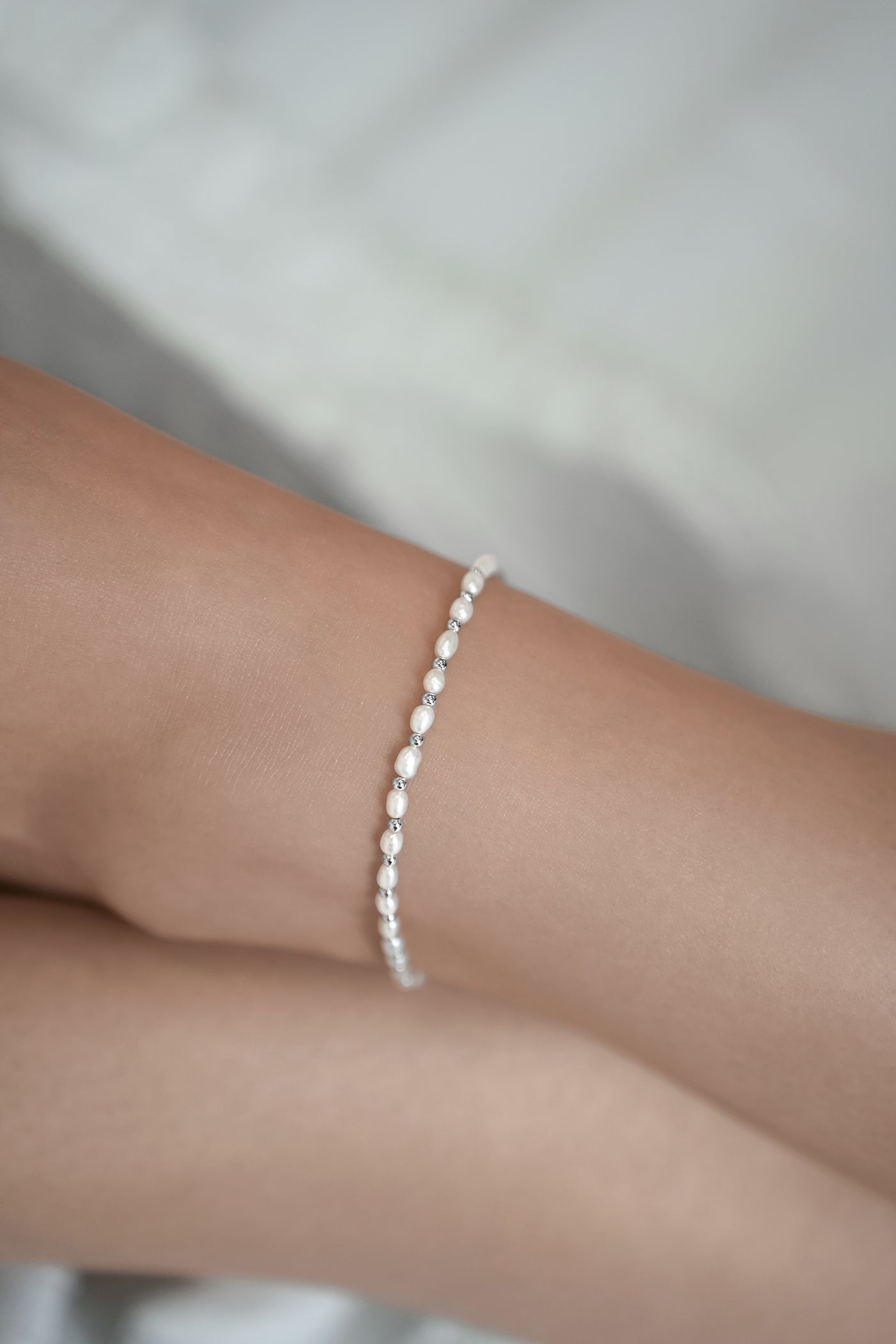 Anklet with small pearls and balls