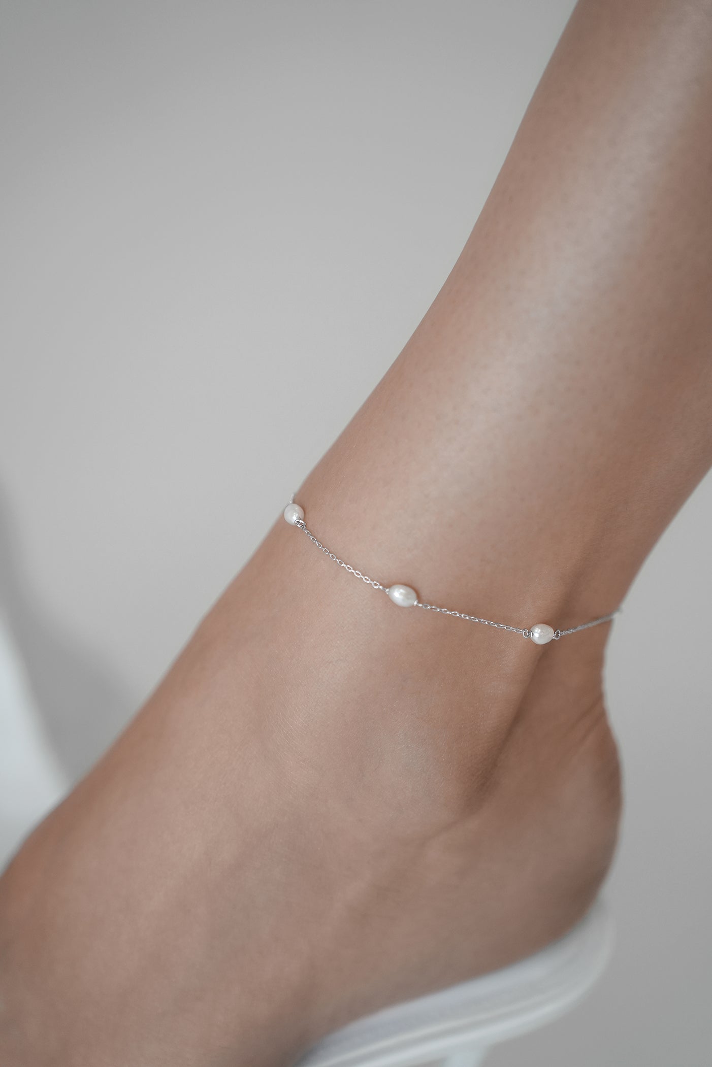 "Grain" Ankle Bracelet with Oval Pearl