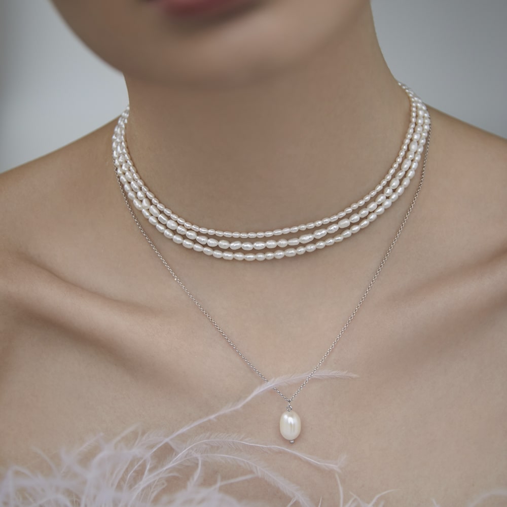 Necklace with baroque micro pearls