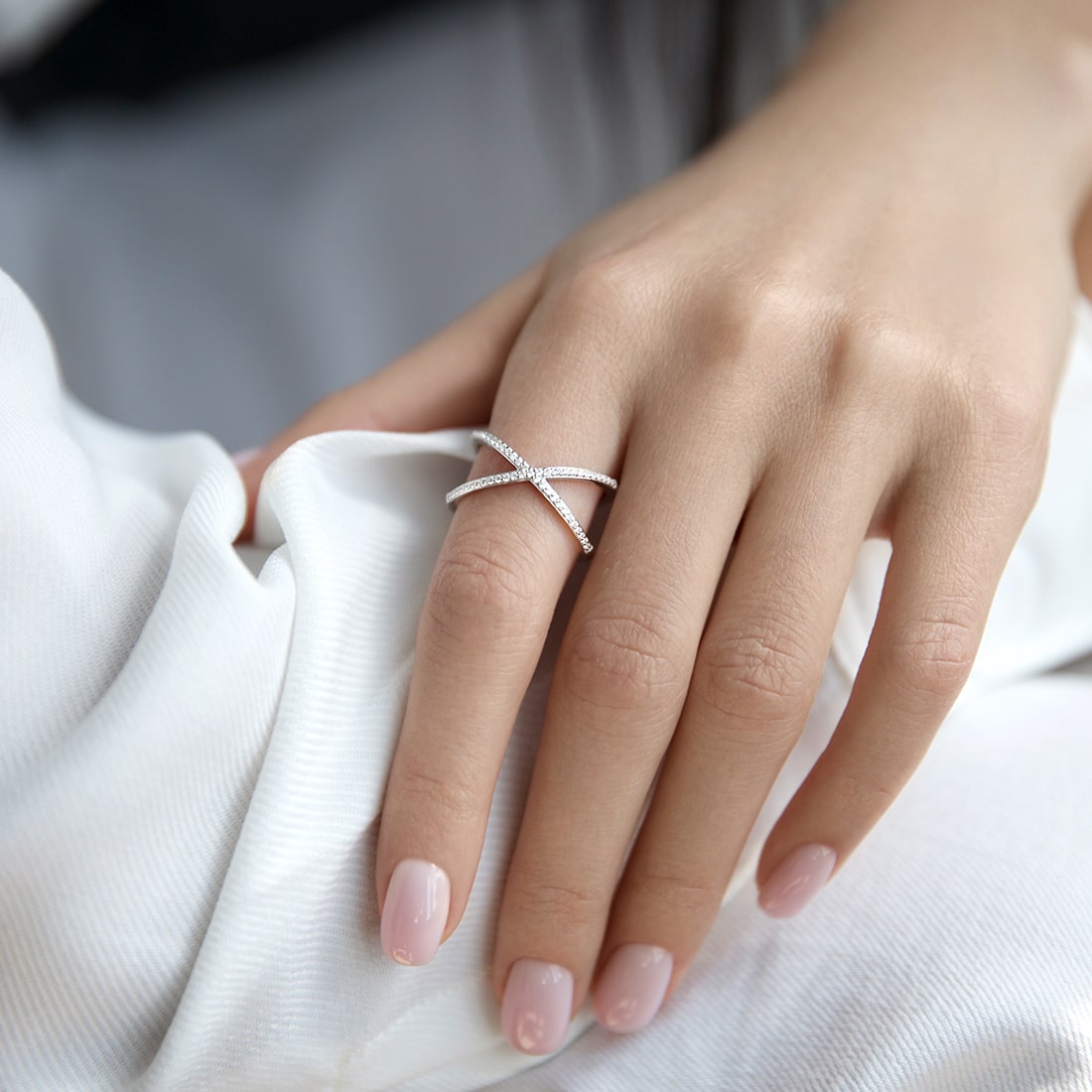 Ring X with stones on the base