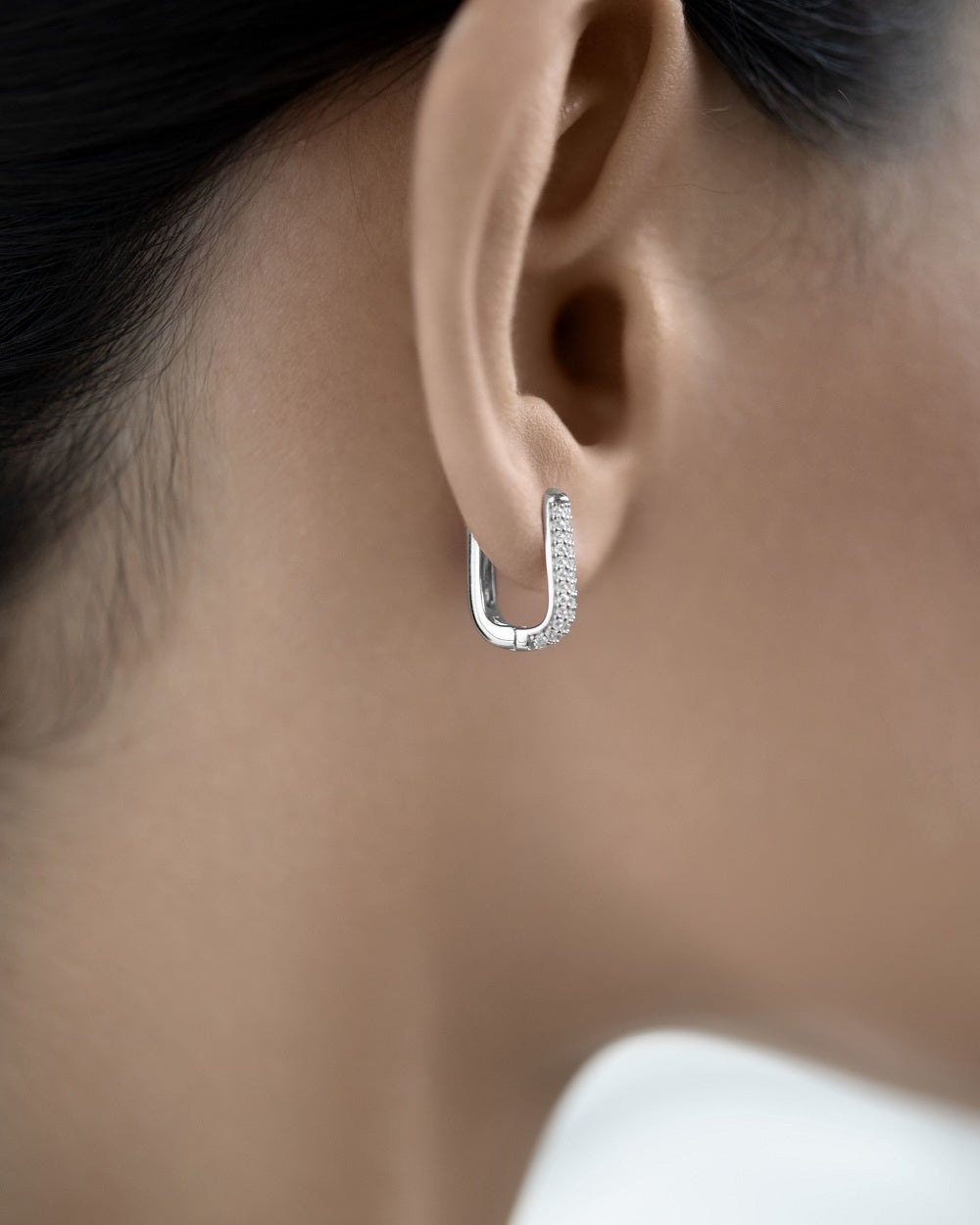 Rectangular earrings with stones
