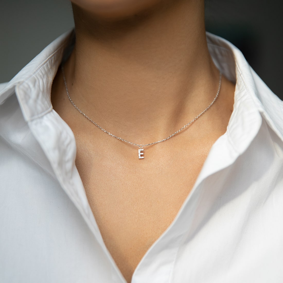 Necklace with letter E 40 cm