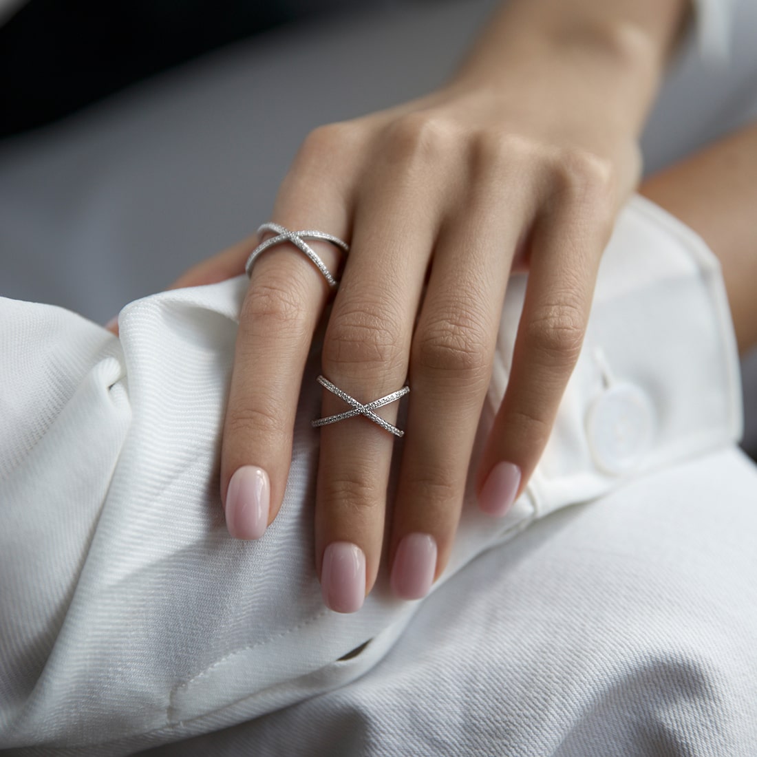 Ring X with stones on the base