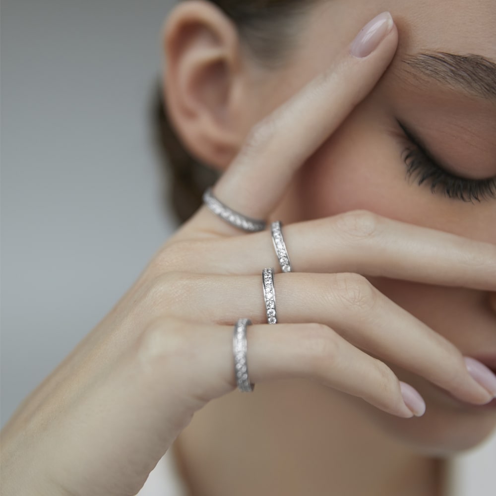 Ring with large cubic zirconia V2