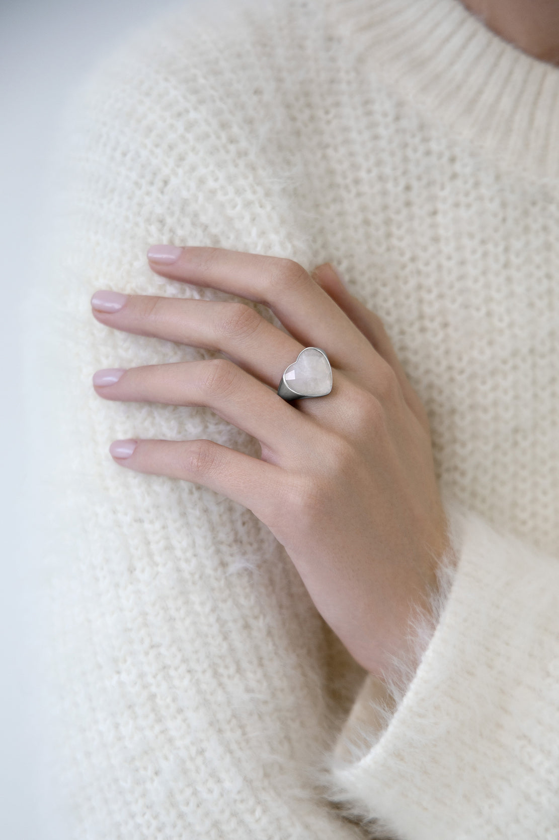 Heart ring with rose quartz
