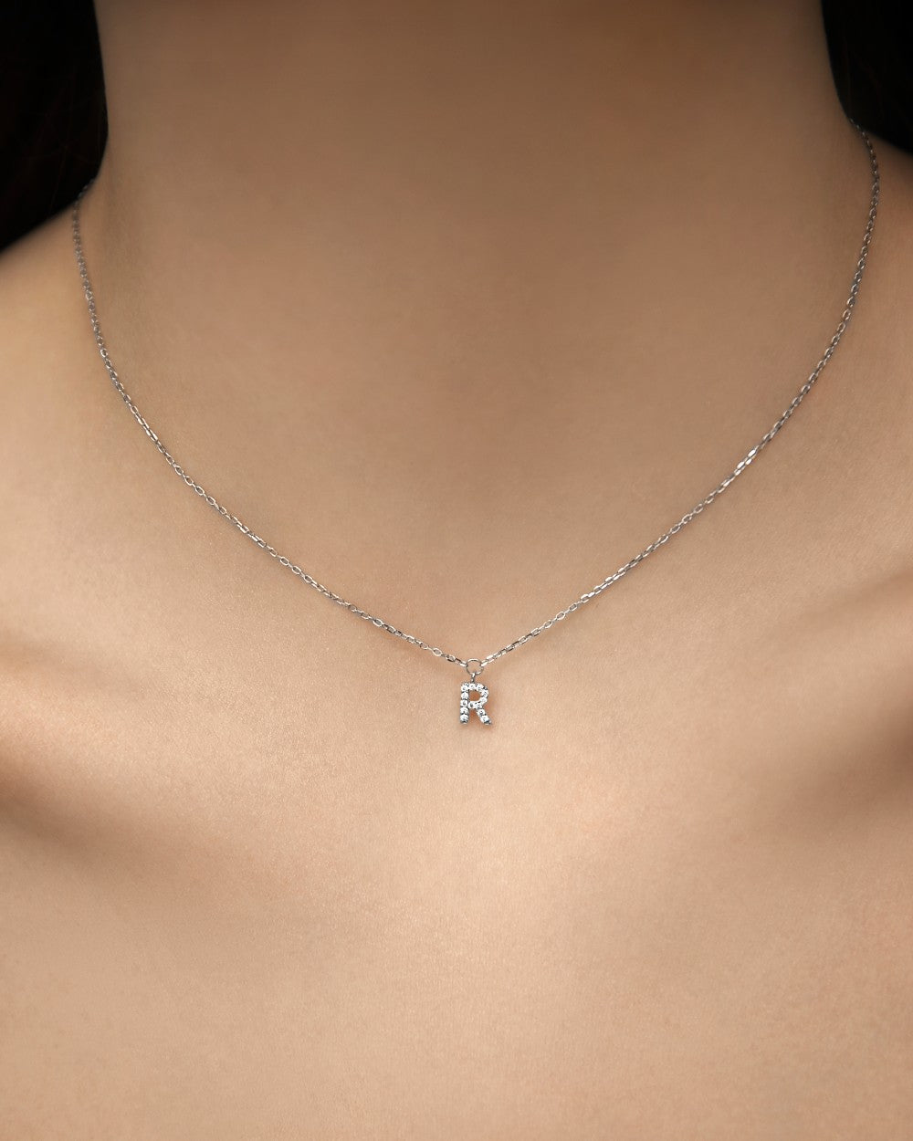Necklace with letter R 37 cm