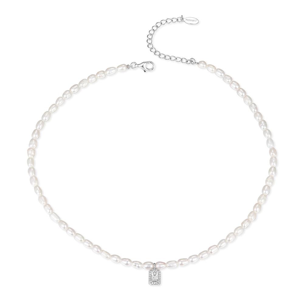 Necklace with micropearl and pendant element