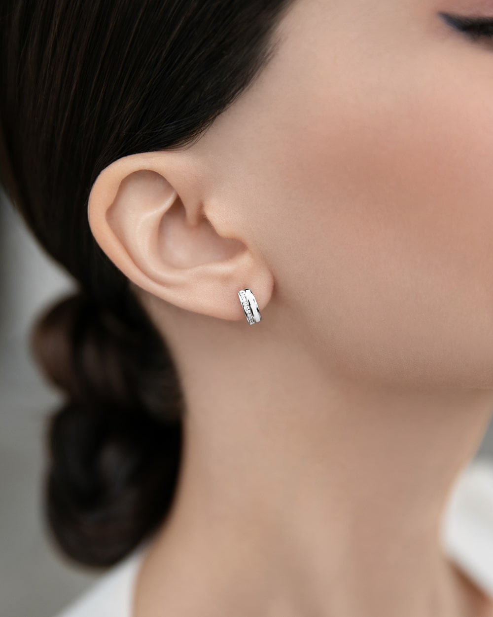 Huggies-earrings with enamel and stones 12 mm