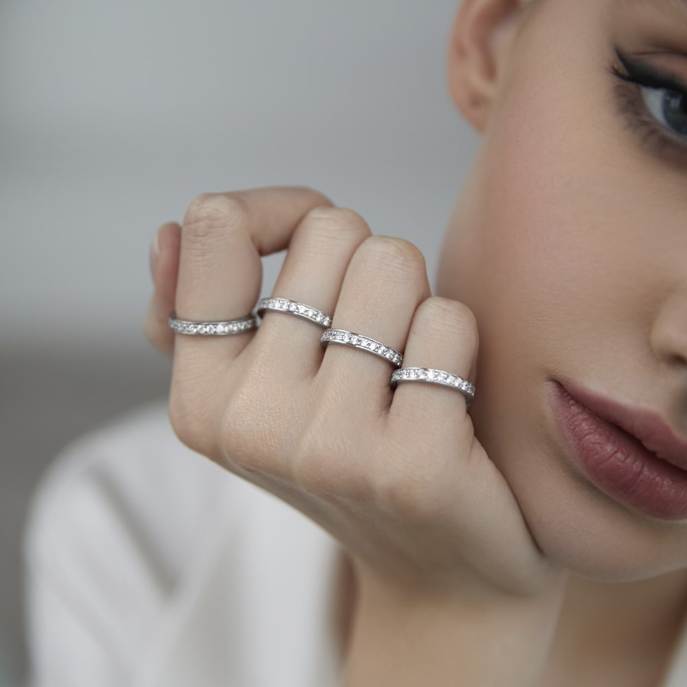 Ring with large cubic zirconia V2