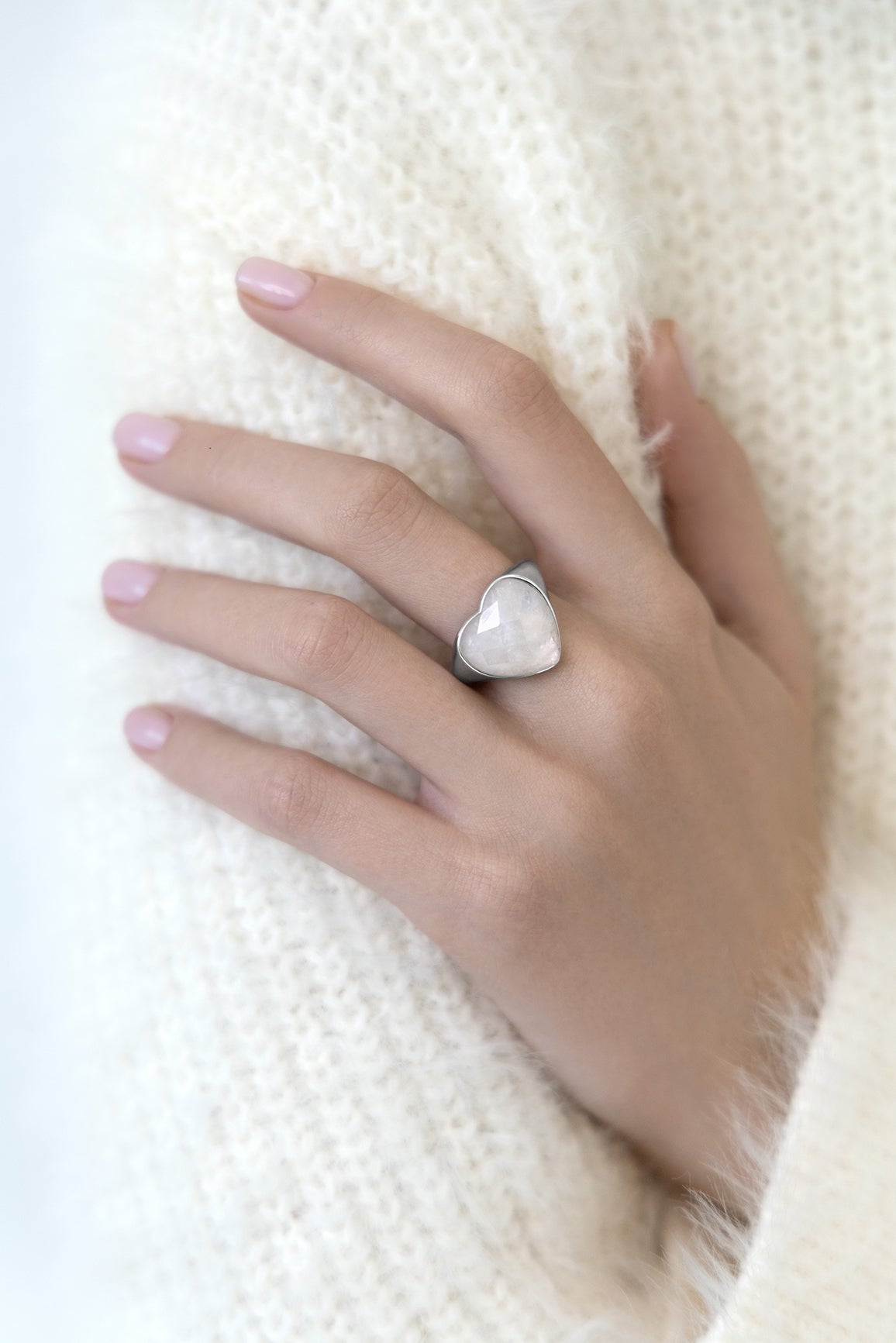 Heart ring with rose quartz
