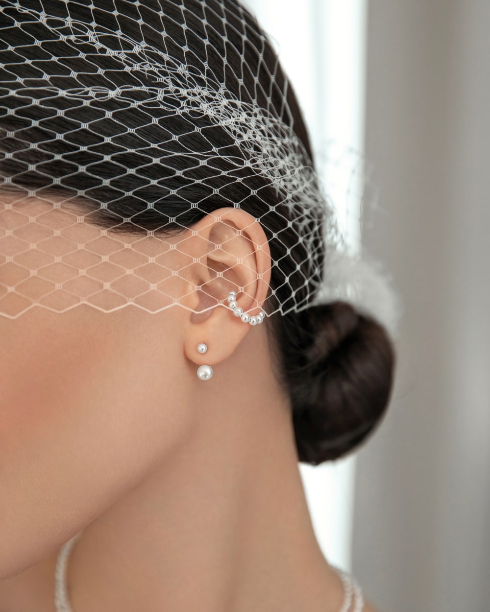 Pearl earrings-jackets