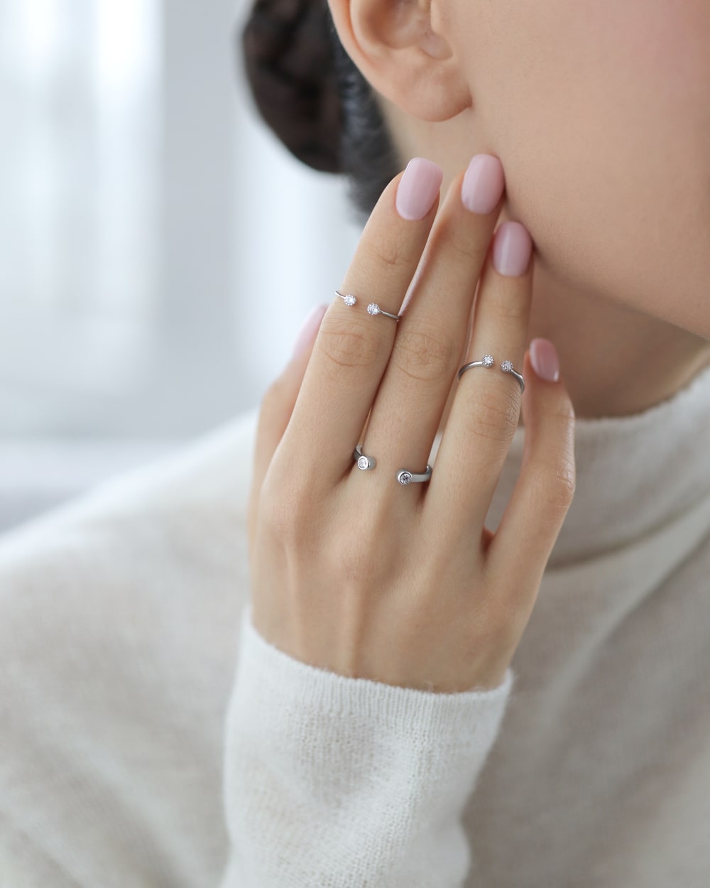 Midi ring on the phalanx Colon