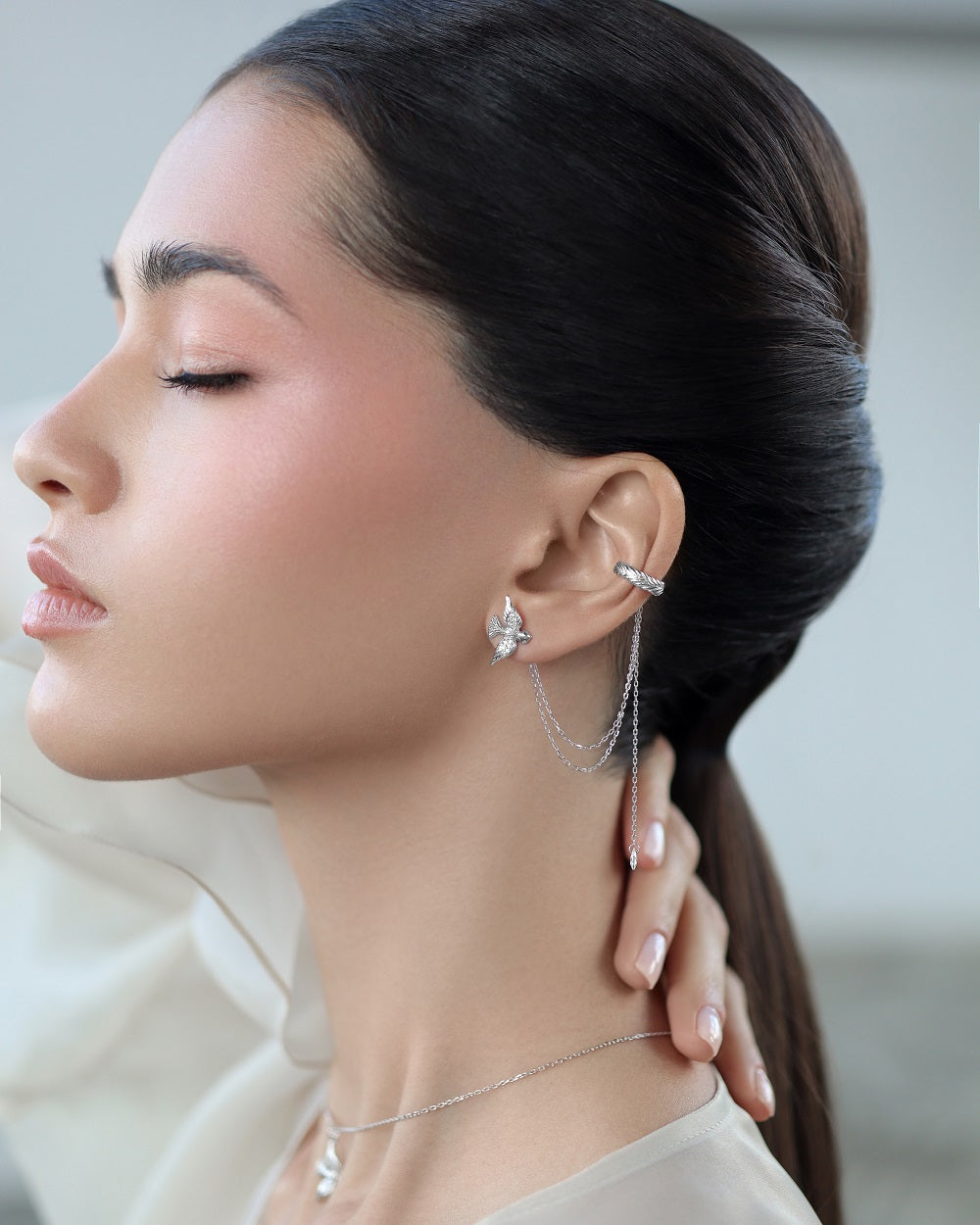 Cuff and stud earring Swallow