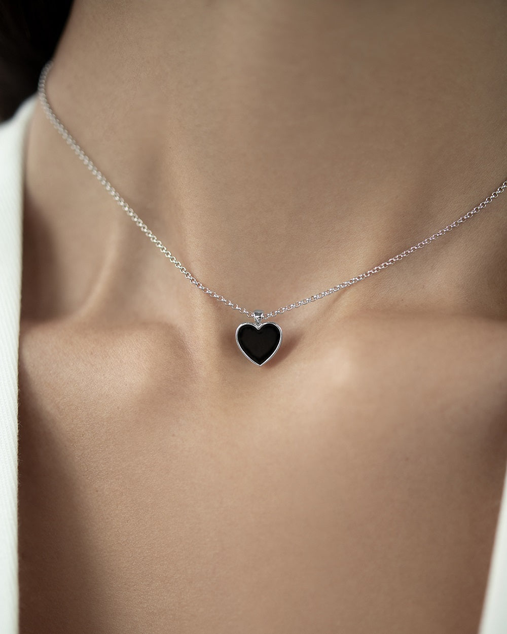 Heart necklace with onyx