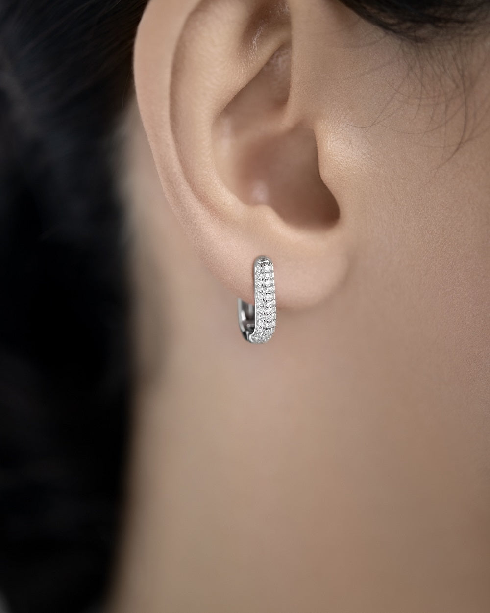 Rectangular earrings with stones