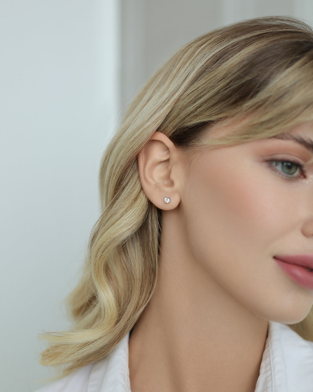Stud earrings with cubic zirconia 3 mm