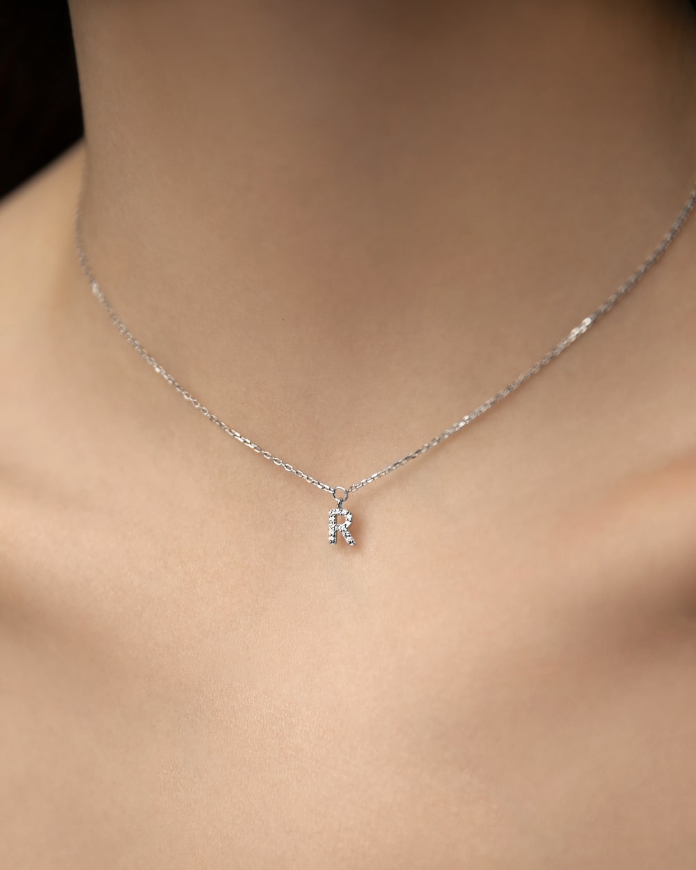 Necklace with letter R 37 cm