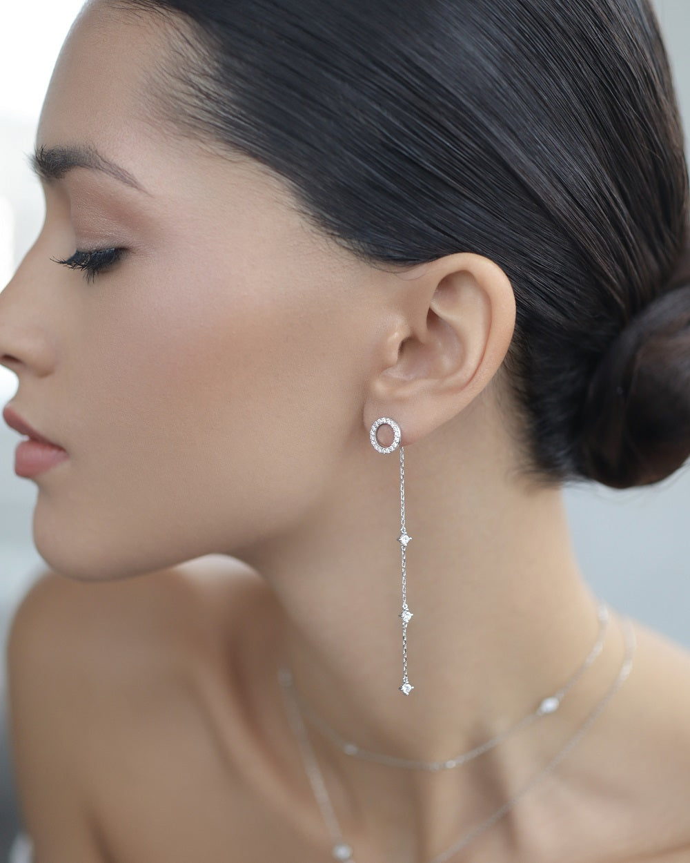 Circle earrings with pendant part