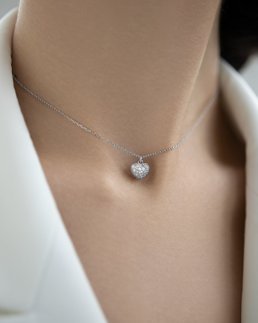 Necklace with a voluminous heart