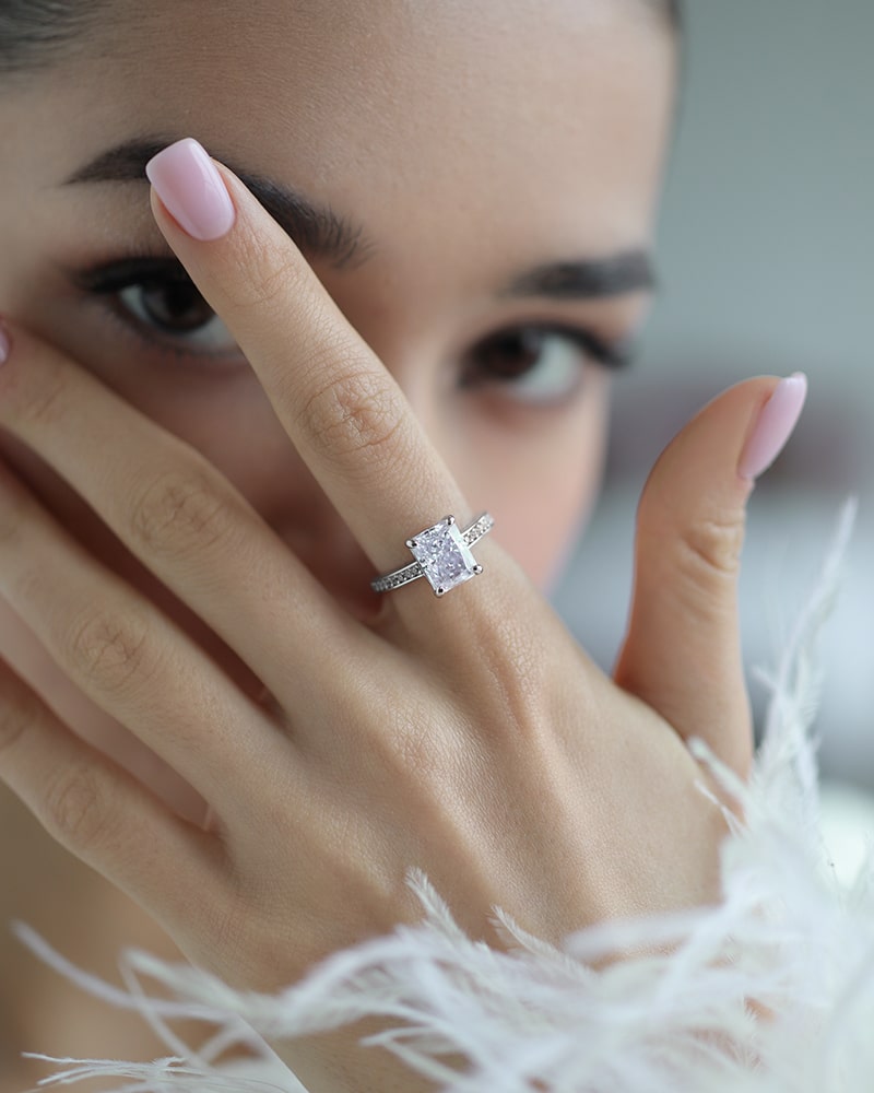 Ring with baguette cut stone