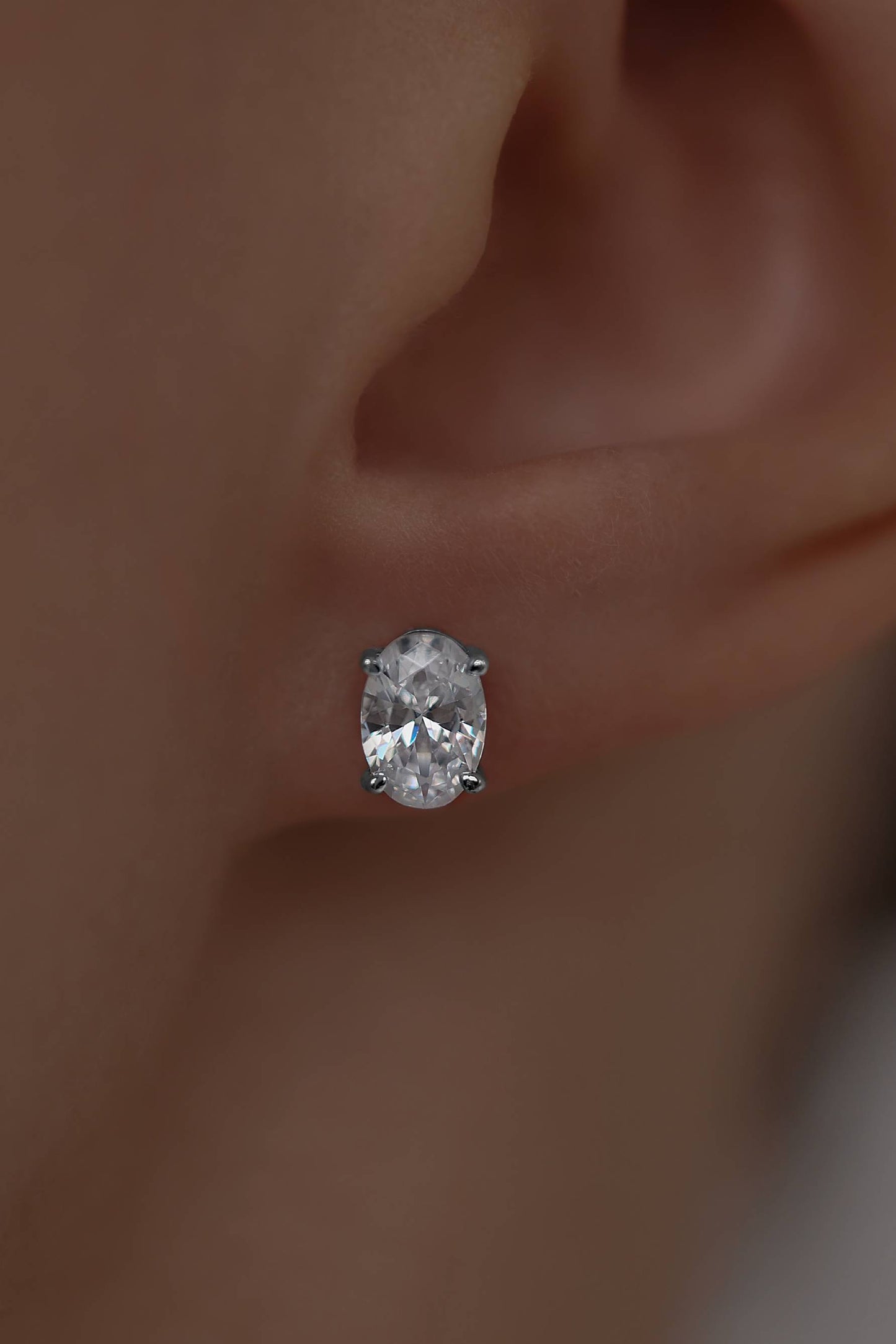 Earstuds with Oval cut high-grade cubic zirconia