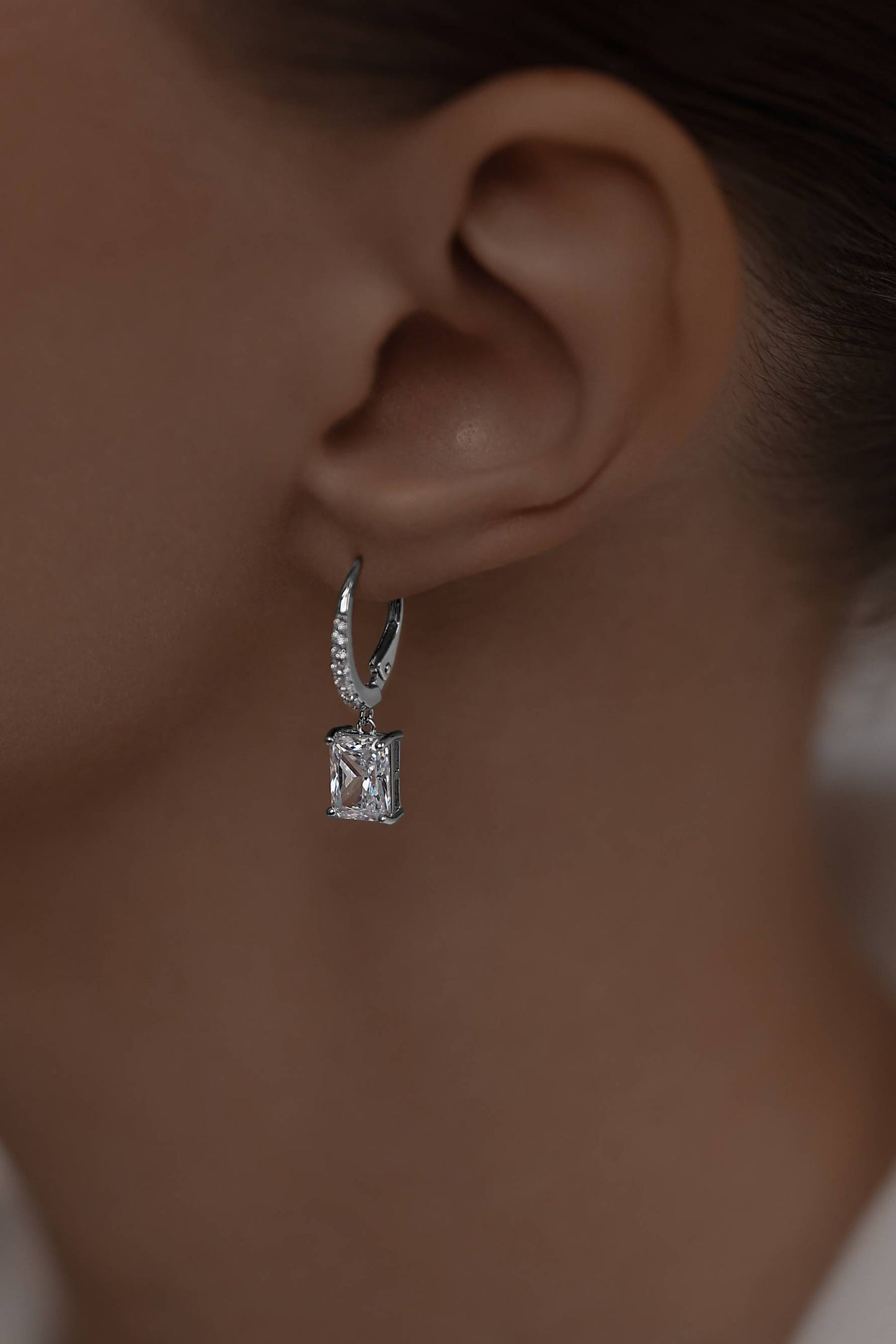 Earrings with Radiant cut High-grade cubic zirconias with a french lock