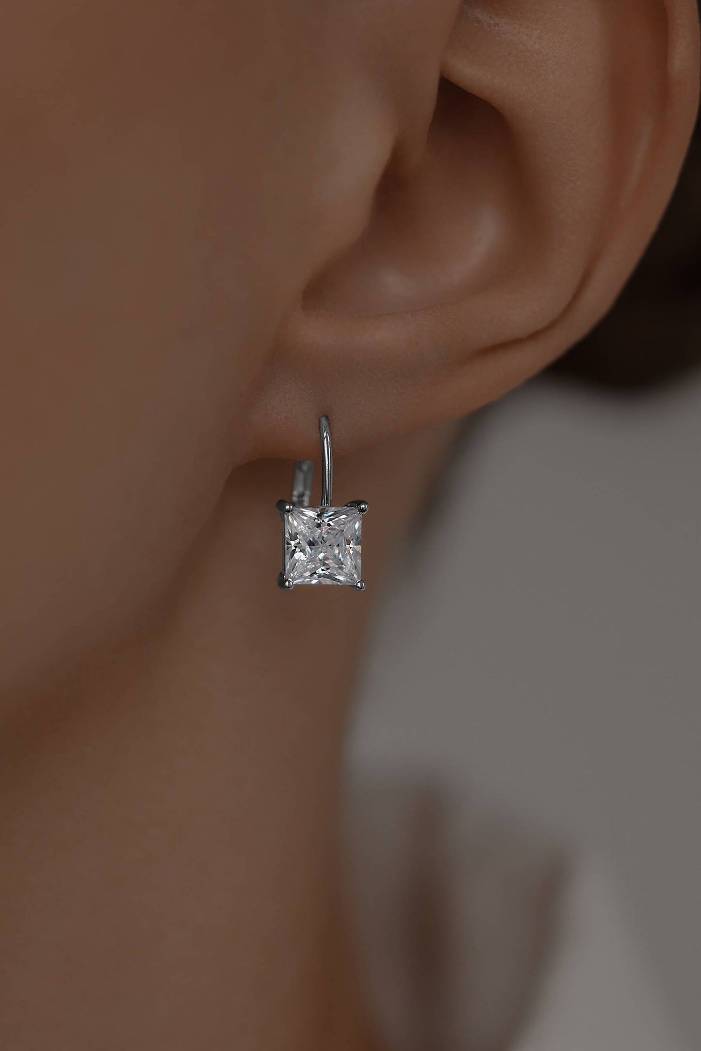 Earrings on French Lock with diamond imitation in Cushion cut