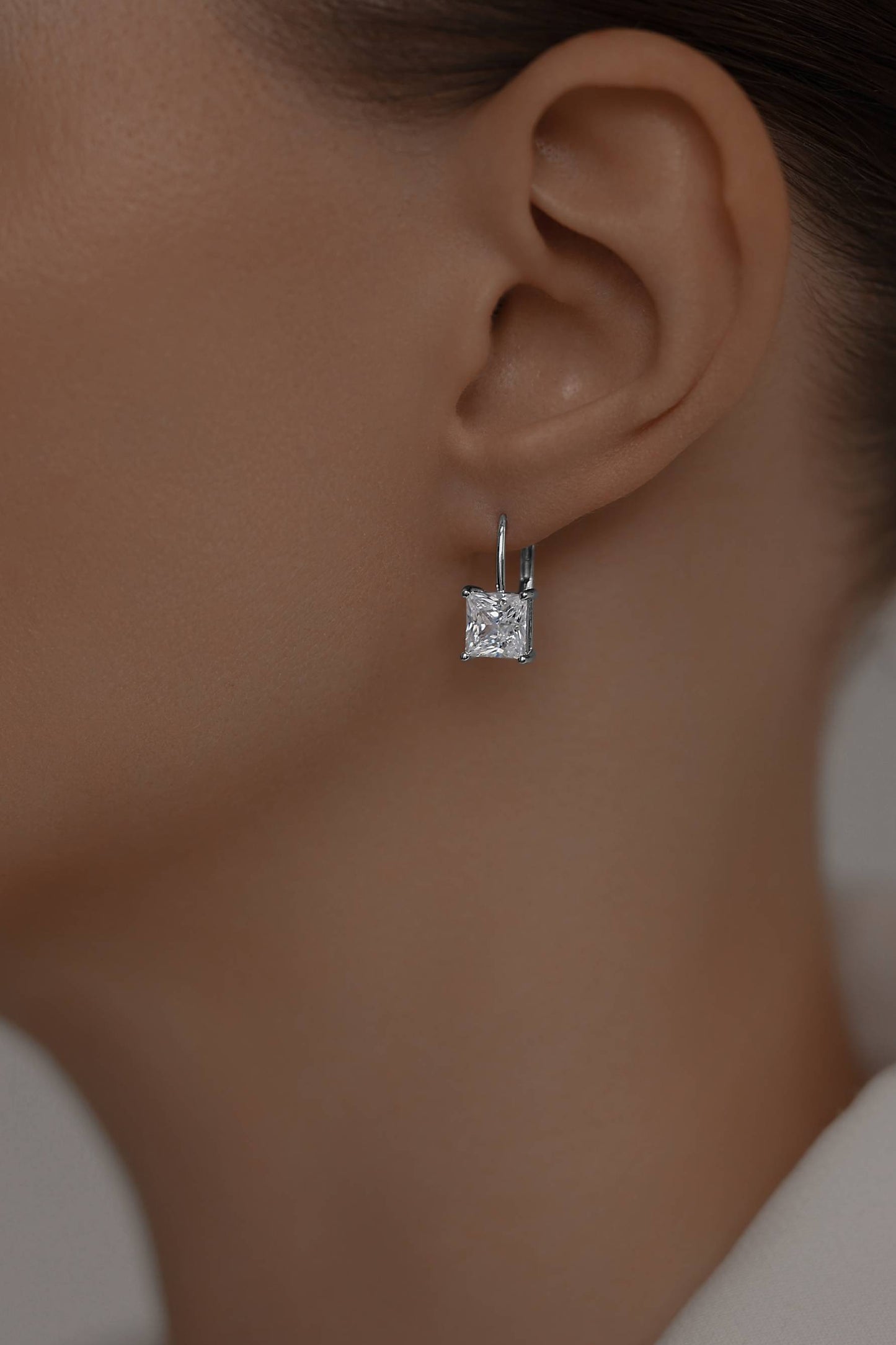 Earrings on French Lock with diamond imitation in Cushion cut