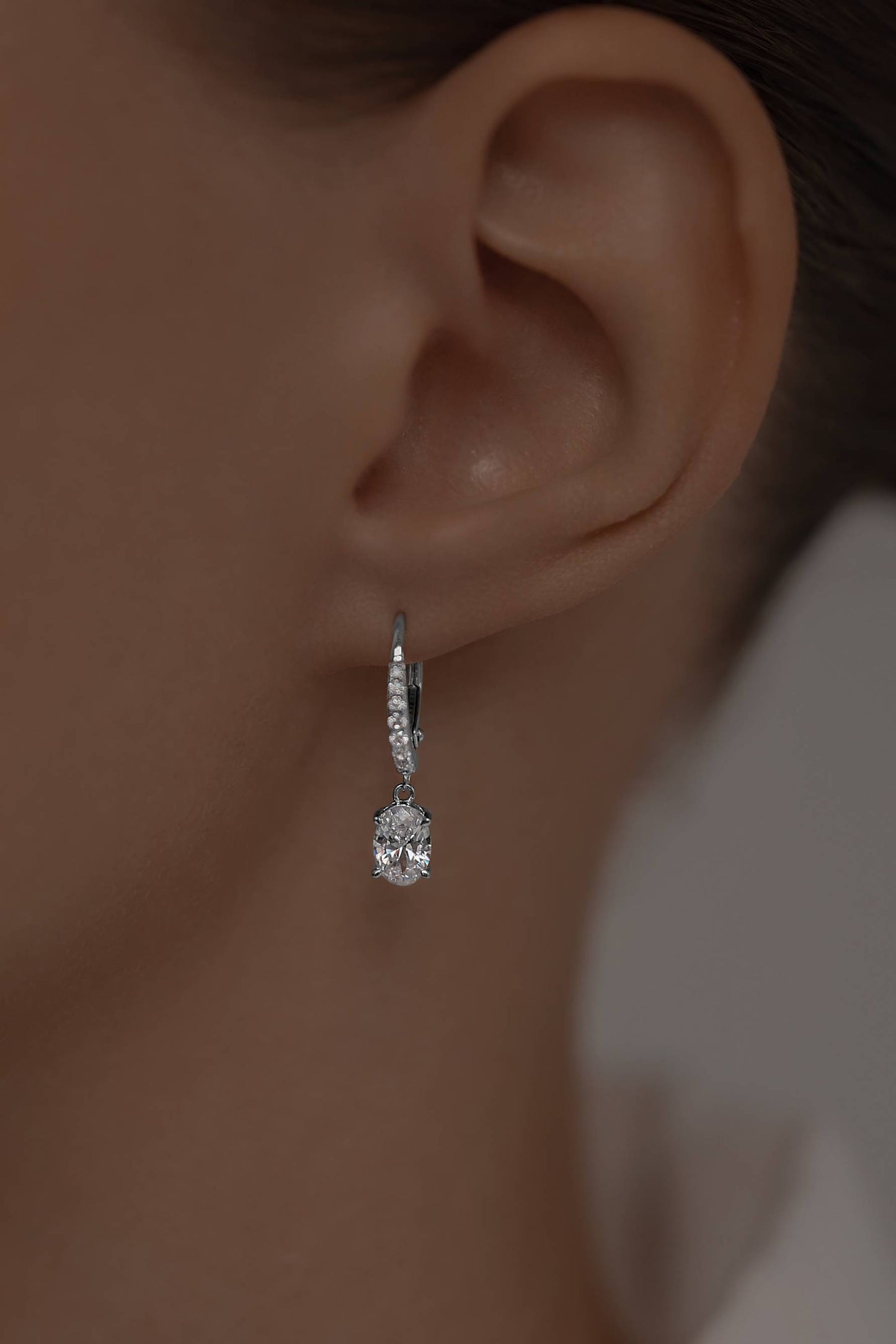 Earrings High-grade oval cut cubic zirconias with a french lock