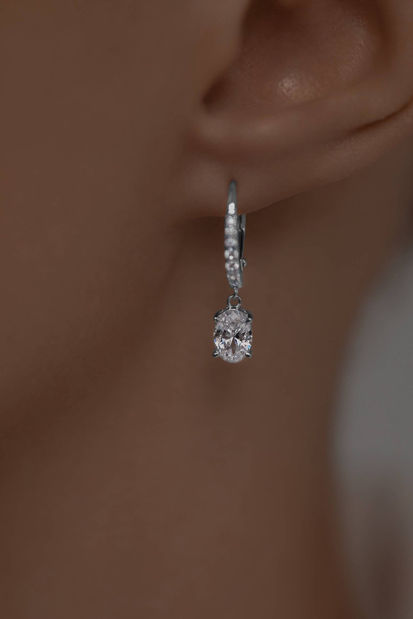 Earrings High-grade oval cut cubic zirconias with a french lock