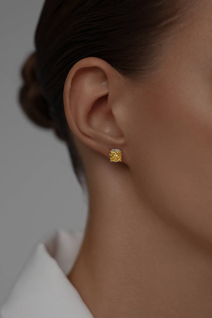 Earstuds with yellow Cubic Zirconia Princess cut