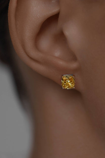 Earstuds with yellow Cubic Zirconia Princess cut